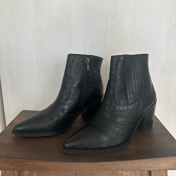 Blondo Black Leather Croc Embossed Ankle Boots - Picture 1 of 8